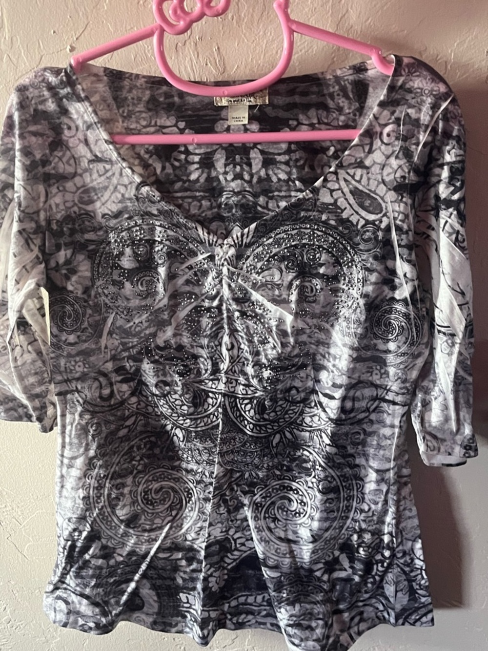 BKE Black and White Paisley V-Neck Long Sleeve Top